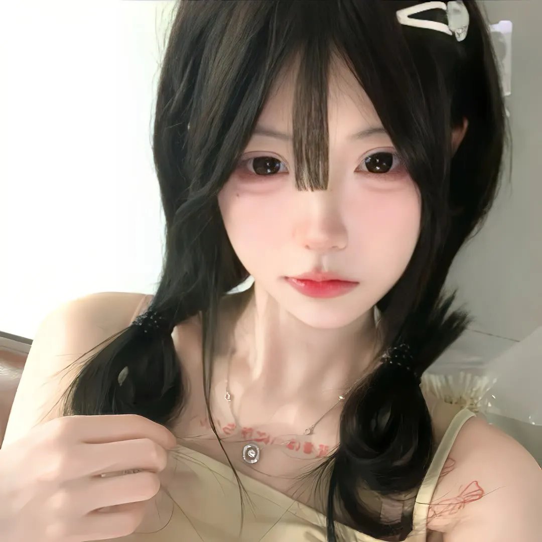 某影后之女出道颜值引争议，品牌方解约，深夜持续发酵